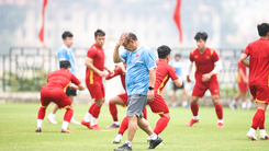 Video: HLV Park Hang Seo cầm quân tập giữa trưa sau trận thắng U23 Indonesia