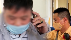 Video: Nài nỉ CSGT nghe điện thoại để 'nhờ vả, giải cứu' ở Hà Nội