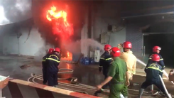 Video: Cháy ngùn ngụt tại kho chứa hạt điều ở Bình Phước, thiệt hại khoảng 3 tỉ đồng