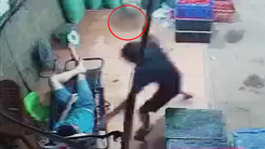 Video: Trích xuất camera vụ đâm tử vong một nam tiểu thương khi đang ngủ say ở chợ đầu mối
