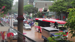 Video: Nhiều tuyến đường, khu dân cư ở phố núi Sơn La ngập sâu