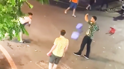 Video: Công an vào cuộc điều tra vụ du khách bị 'ném ghế' ở phố cổ Hà Nội