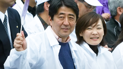 Video: Nỗi đau nén trong yên lặng của vợ cố thủ tướng Abe Shinzo