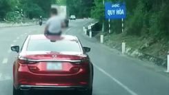 Video: Phạt 4 triệu và tước bằng lái 2 tháng với nữ tài xế chở bé 9 tuổi trên mui xe