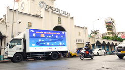 Video: Tiểu thương chợ Bến Thành và An Đông TP.HCM hào hứng với chuyến xe ‘Không tiền mặt’