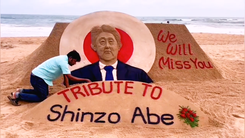 Video: Tác phẩm điêu khắc trên cát của họa sĩ Ấn Độ để tưởng nhớ cựu thủ tướng Abe Shinzo