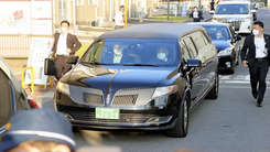 Video: Xe tang lăn bánh rời bệnh viện, đưa cựu thủ tướng Nhật Bản Abe Shinzo về nhà