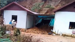 Video: Sập nhà do sạt lở đất khiến một phụ nữ tử vong ở Sơn La