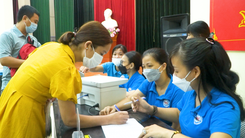 Video: Muốn con vào học mầm non, phụ huynh ở Hà Nội phải 'bốc thăm may rủi'