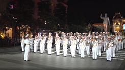 Video: Đoàn Nghi lễ CAND biểu diễn nhạc kèn tại phố đi bộ Nguyễn Huệ