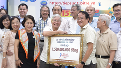 Video: CLB Tiếp sức đến trường Quảng Nam - Đà Nẵng trao 1,5 tỉ đồng hỗ trợ tân sinh viên