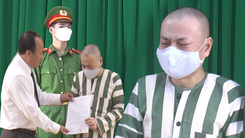 Video: Tử tù Đặng Văn Hiến bật khóc khi nhận quyết định giảm án của Chủ tịch nước