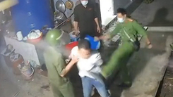Video: Tạm đình chỉ đại úy công an trong vụ 'công an đánh dân' ở Bến Tre