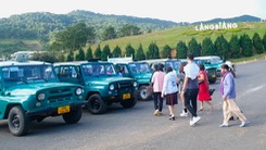 Tạm dừng đón khách ở Langbiang và các hoạt động du lịch mạo hiểm