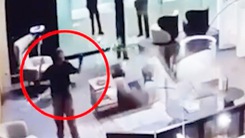 Trích xuất camera vụ xả súng làm 3 nguời chết tại trung tâm thương mại ở Thái Lan