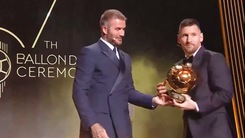 Cựu danh thủ David Beckham trao giải Quả bóng vàng 2023 cho Lionel Messi