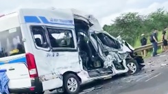 Xe khách và xe tải tông nhau, 13 người thương vong ở Đắk Lắk