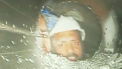 41 công nhân Ấn Độ lần đầu tiên được nhìn thấy qua camera sau 9 ngày mắc kẹt trong đường hầm