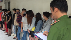 Phát hiện 30 người dương tính với ma túy trong quán karaoke ở Tiền Giang