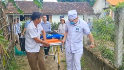 Vụ bé gái 'bom' hàng: Bệnh viện đã điều xe cấp cứu chở người mẹ đi trị bệnh
