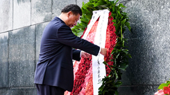 Video ông Tập Cận Bình đặt vòng hoa, viếng Lăng Chủ tịch Hồ Chí Minh