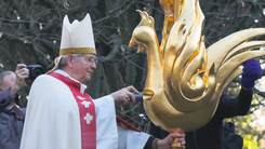 Cận cảnh tượng gà trống vàng mới của nhà thờ Đức Bà Paris