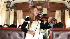 Âm nhạc đang mang đến không khí mới trên chuyến tàu cổ từ Ga Đà Lạt