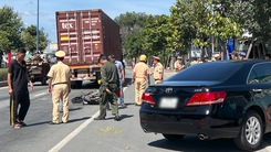 Một người tử vong bị kẹt dưới bánh xe container sau vụ tai nạn