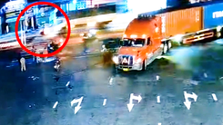 Video: Trích xuất camera vụ hai vợ chồng đi xe máy tử vong sau va chạm với xe tải
