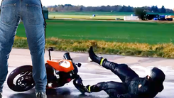 Video: 499 USD mỗi chiếc quần jean túi khí bảo vệ người chạy xe máy khi gặp tai nạn