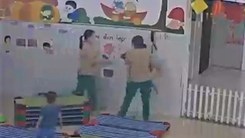 Video: Bé trai 2 tuổi chết bất thường tại trường mầm non ở Nha Trang
