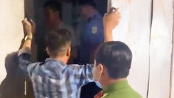 Video: Chủ công trình khóa cửa 'nhốt hai cán bộ' khi bị kiểm tra ở Bạc Liêu
