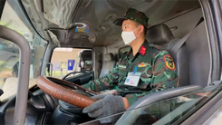 Video: Kiểm định viên quân sự hỗ trợ đăng kiểm ở Đồng Nai