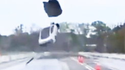 Video: Xe đua tăng tốc rồi đột nhiên 'bay như diều' trên đường đua