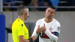 Video: Biểu cảm của Ronaldo khi nhận thẻ vàng sau màn ăn vạ ở vòng loại EURO