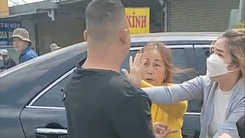 Video: Tạm giữ ba người liên quan vụ lột quần áo, cắt tóc cô gái giữa đường ở Bình Dương