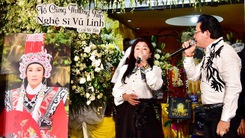 Video: Đông đảo văn nghệ sĩ, người hâm mộ đến đêm nhạc tiễn biệt nghệ sĩ Vũ Linh