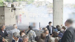 Video: Bắt người đàn ông ném bom khói về phía Thủ tướng Nhật Bản