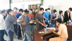 Video: Chen lấn, hỗn loạn tại trạm đăng kiểm ở TP.HCM