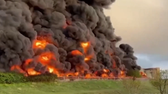Video: Máy bay không người lái tấn công, kho dầu ở Crimea cháy ngùn ngụt