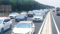 Video: Cao tốc Phan Thiết - Dầu Giây tắc nghẽn cả đầu vào, đầu ra