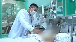 Video: Bốn người ở Thủ Đức ngộ độc botulinum, chuyển thuốc giải độc từ Quảng Nam về để cứu