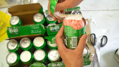 Video: Gần 20kg ma túy ngụy trang trong lon bia, được chuyển từ Hà Lan về Việt Nam