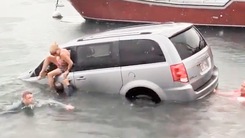 Video: Đi theo chỉ dẫn GPS, nữ tài xế lái ô tô lao thẳng xuống nước