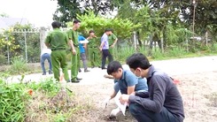 Video: Bắt nghi phạm đâm chết cha và chú ruột