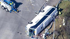 Xe chở khách đi đám cưới gặp tai nạn, 10 người chết, hơn 30 người bị thương