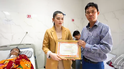 Vụ tấn công 2 trụ sở xã ở Đắk Lắk: Trao giải thưởng 'Bạn đồng hành quanh tôi' cho 5 chiến sĩ
