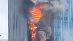 Tòa nhà cao tầng ở Indonesia bốc cháy do rò rỉ khí gas