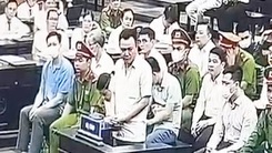 Cựu phó giám đốc Công an Hà Nội nói không rõ 'động cơ' khóc của cựu điều tra viên