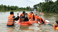 Phú Quốc ngập nặng sau bão Talim